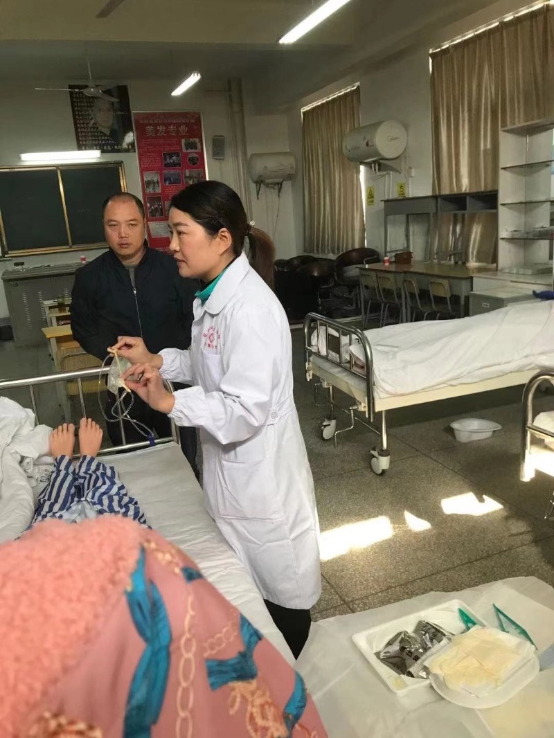安康手术病人孕产妇老人一对一陪护护工免费培训持证上岗