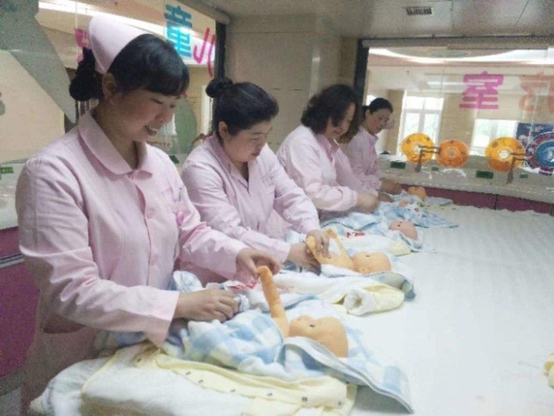 安康专业家政公司 专业育婴师保姆 老人陪护 催乳师月嫂